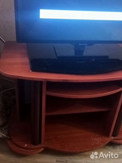 Тумба под телевизор вместе с телевизором