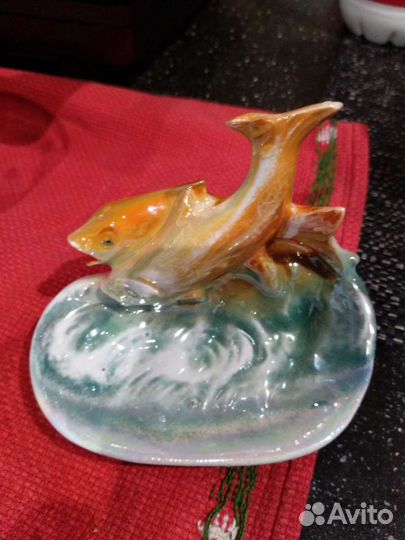 Фарфоровая статуэтка пепельница рыбка