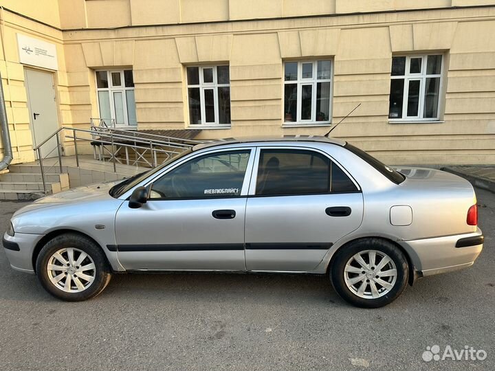 Mitsubishi Carisma 1.6 МТ, 2001, 261 300 км