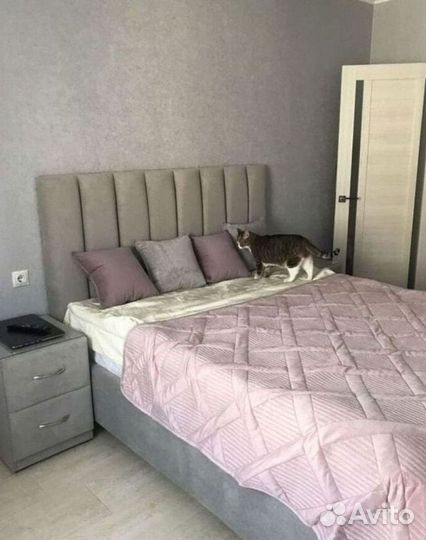 Кровать с молдингом
