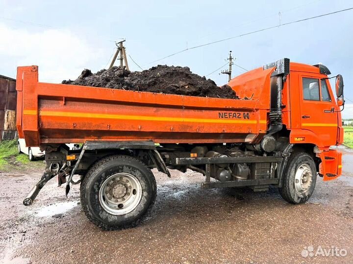 Перегной на самосвале конский коровий