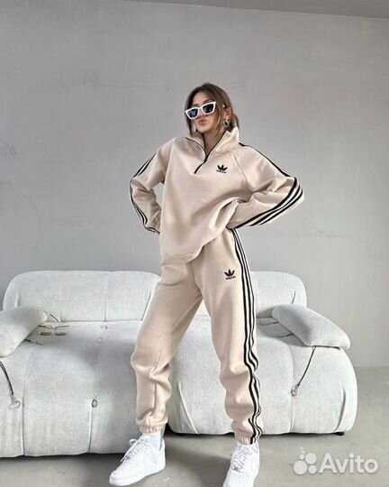 Спортивный костюм женский adidas