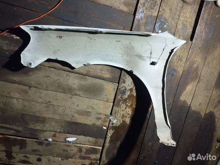Крыло Suzuki baleno
