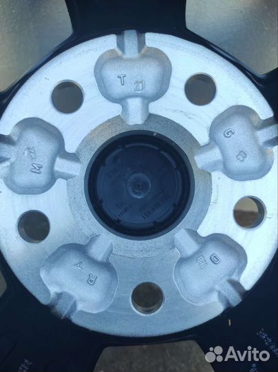 Продаю в сборе комплект зимних колёс 205/60 R16