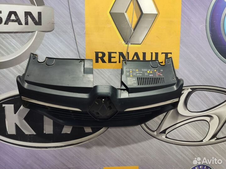 Решетка радиатора Renault logan 2
