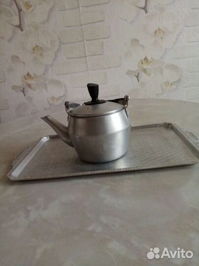 Чайник с подносом