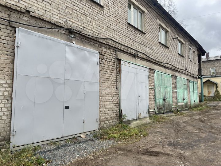 Гараж, > 30 м²