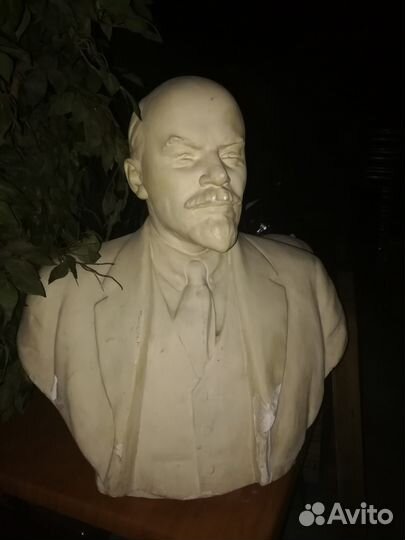 Бюст В. И. Ленина