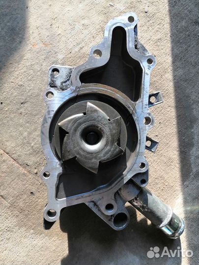 Водяной насос Mercedes-Benz OM611