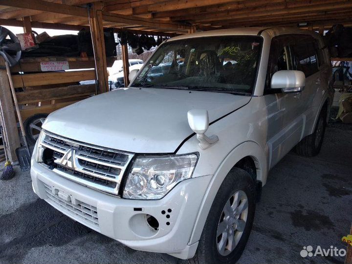 Блок предохранителей Mitsubishi Pajero V98W 4M41