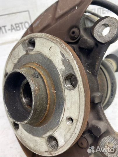 Кулак привод передний левый Audi A3 8P 2010