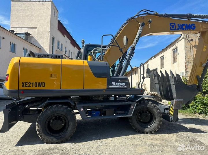 Колёсный экскаватор XCMG XE210WD, 2023