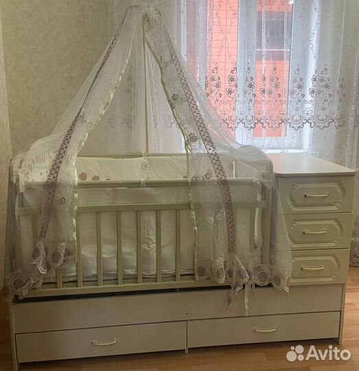 Детская кроватка