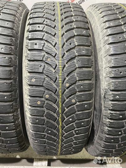 Bridgestone Blizzak Spike-01 235/65 R17 104M