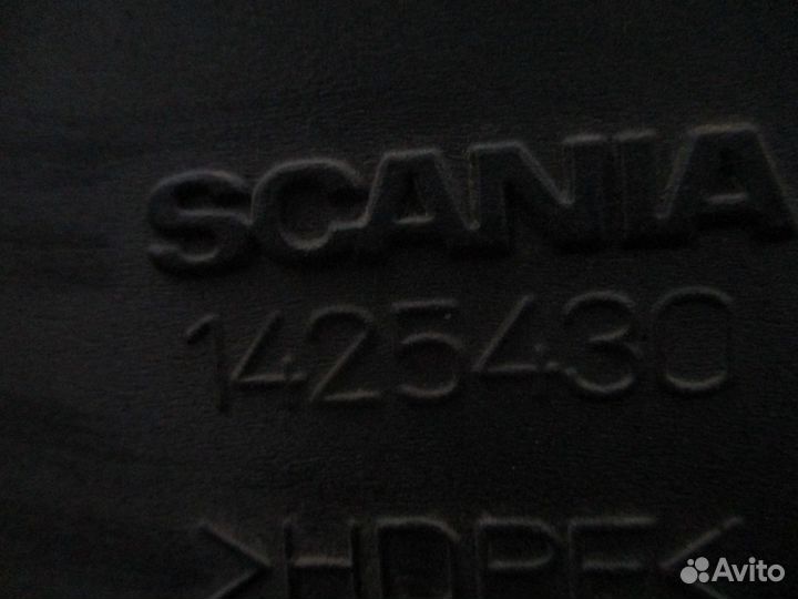 Воздуховод за кабиной Scania 1425430