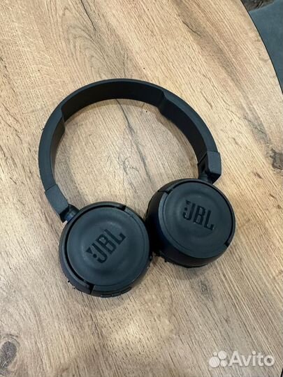 Беспроводные наушники jbl