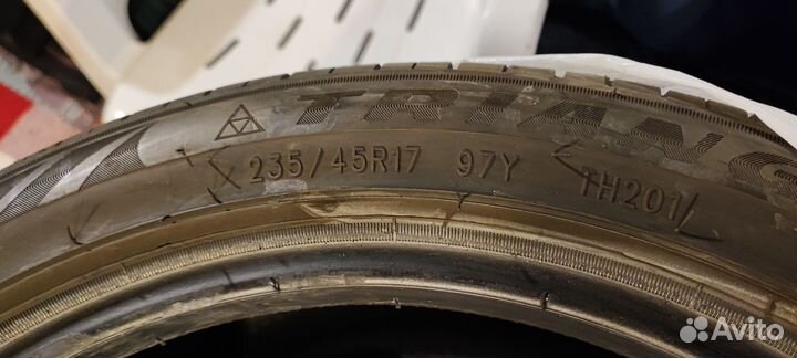 Triangle TH201 235/45 R17 97Y
