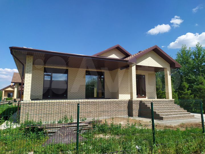 Коттедж 235 м² на участке 8 сот.