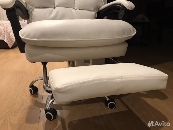 Офисное кожаное кресло бу