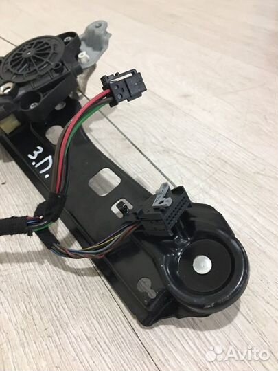 Стеклоподъемник задний правый Mercedes Benz C180