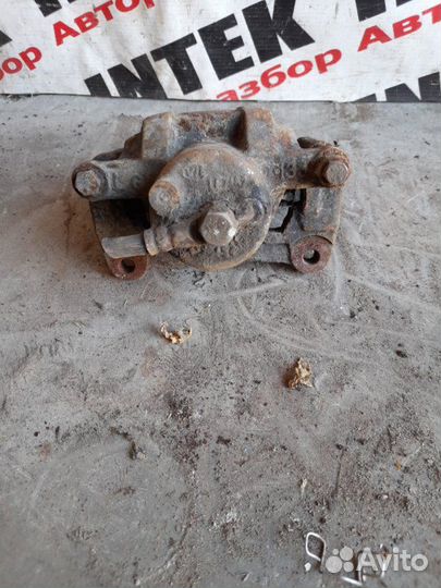 Суппорт передний левый Lifan Solano 2009