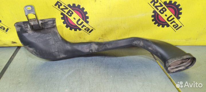 Воздухозаборник (внутренний) Opel Astra J хэтчбек