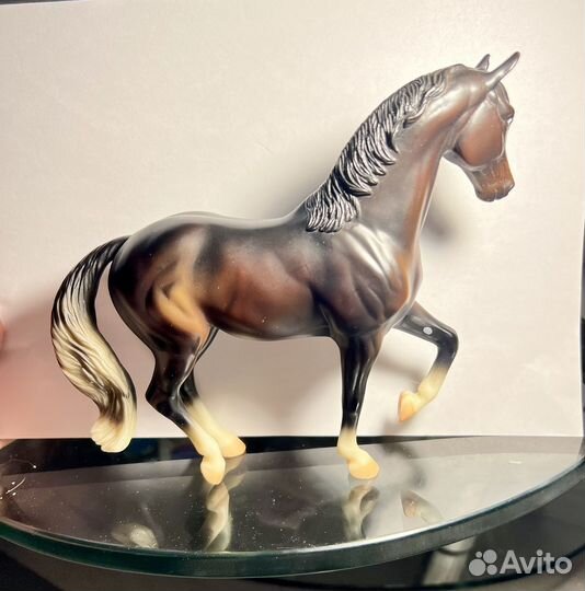 Фигурки лошадей breyer