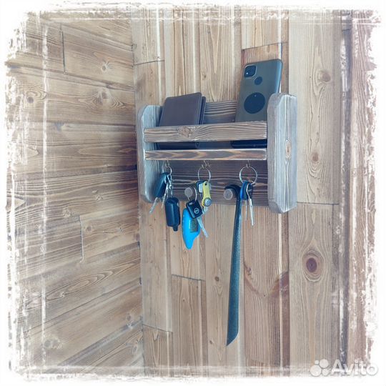 Ключница с полкой