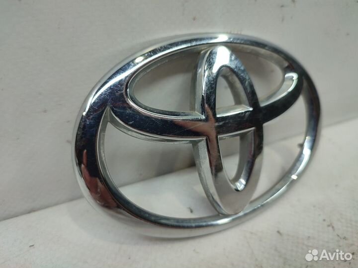 Эмблема задняя Toyota Highlander 2 XU40 2010-2013