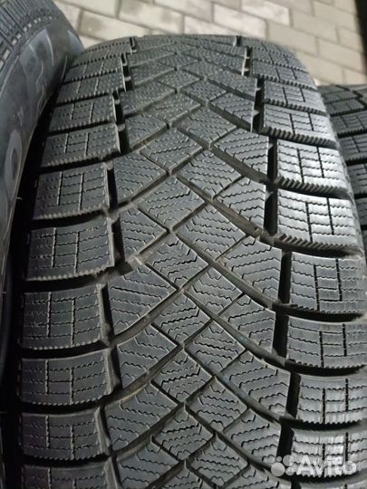 Pirelli Ice Zero FR 215/60 R17 100T