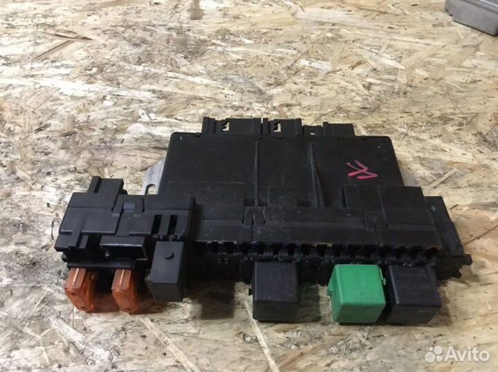 Блок предохранителей Mercedes-Benz