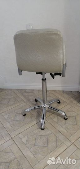 Парикмахерское кресло детское