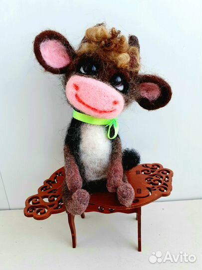 Бычок - игрушка из шерсти