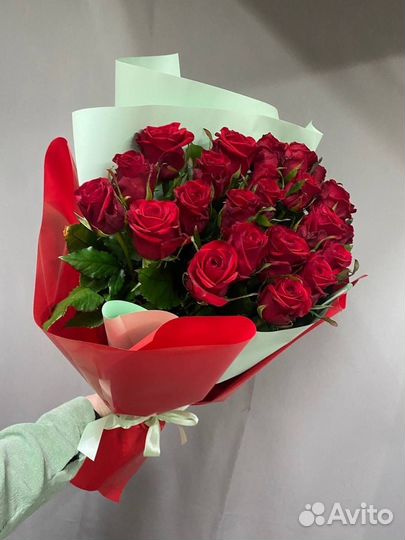 Букет из 25 высоких красных роз