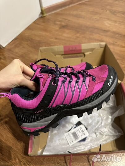 Кроссовки женские трекинговые