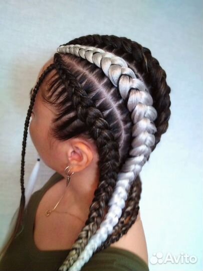 Модель на афрокосы