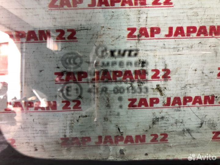 Стекло сдвижной двери правое Mitsubishi Delica