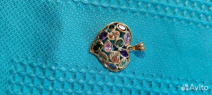 Золотой кулон