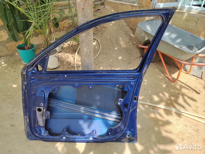 Дверь правая передняя и задняя Octavia a5