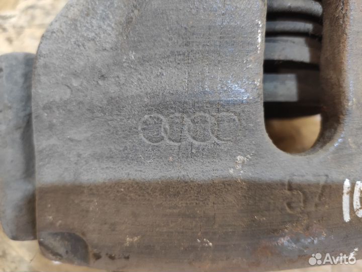 Суппорт передний левый Audi 100 C4