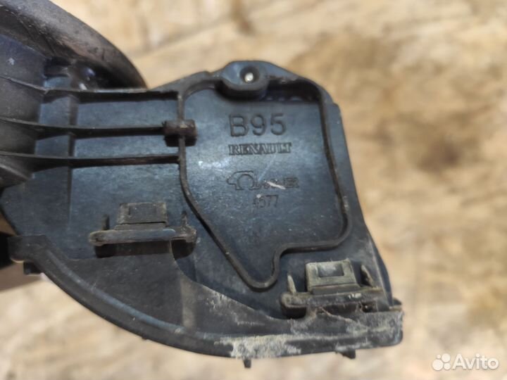 Лючок бака в сборе Renault Megane 3