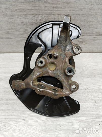 Поворотный кулак правый Mercedes Clk W209 OM612