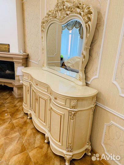 Комод с зеркалом и горка