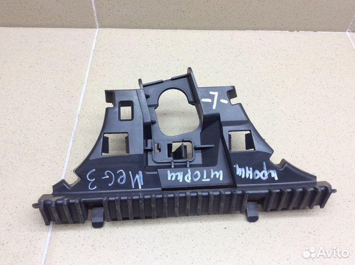 Кронштейн (сопут. товар) левый Renault Megane 3