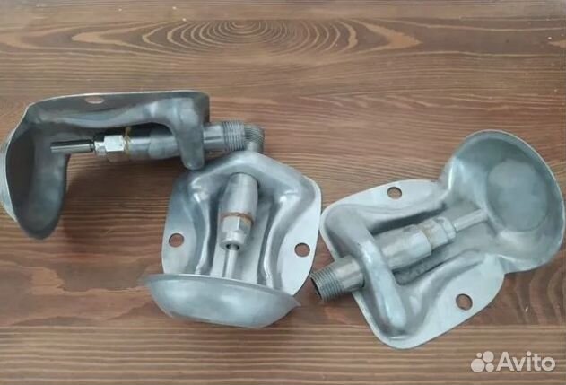 Бункерные кормушки 90 литров и поилки для свиней