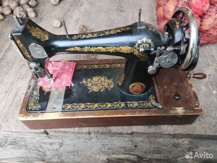 Швейная машинка зингер ручная