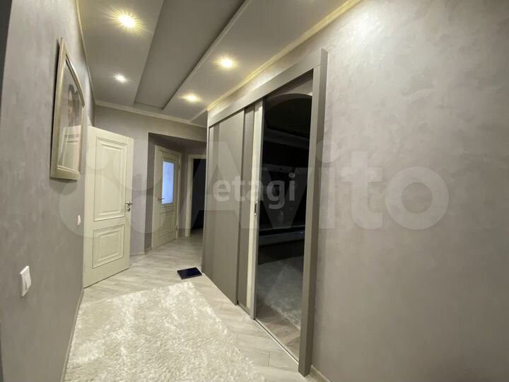 2-к. квартира, 79 м², 10/10 эт.