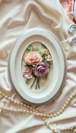 Картина овальная с розами