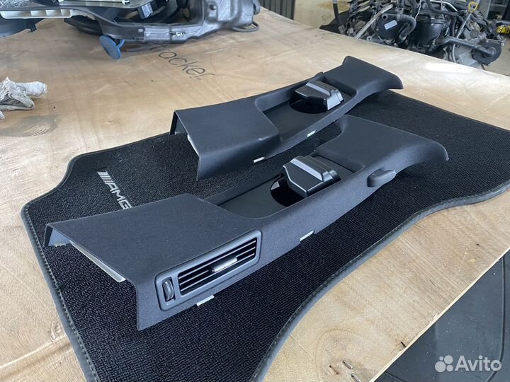 Обшивка правой стойки верхняя Mercedes w212