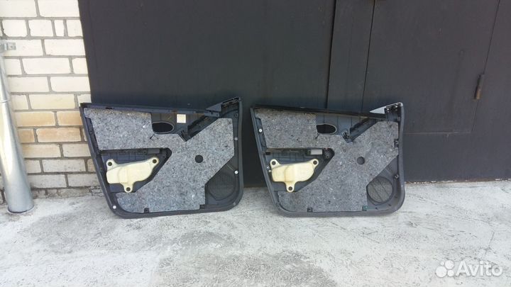 Продам обшивку правой передней двери toyota yaris